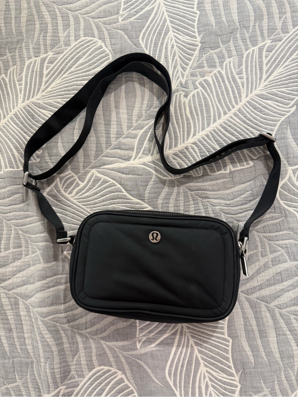 Lululemon Crossbody Camera Bag Black 2L